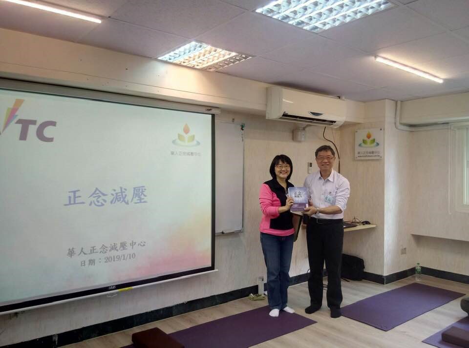 香港職訓局學生發展學科與胡君梅老師合影
